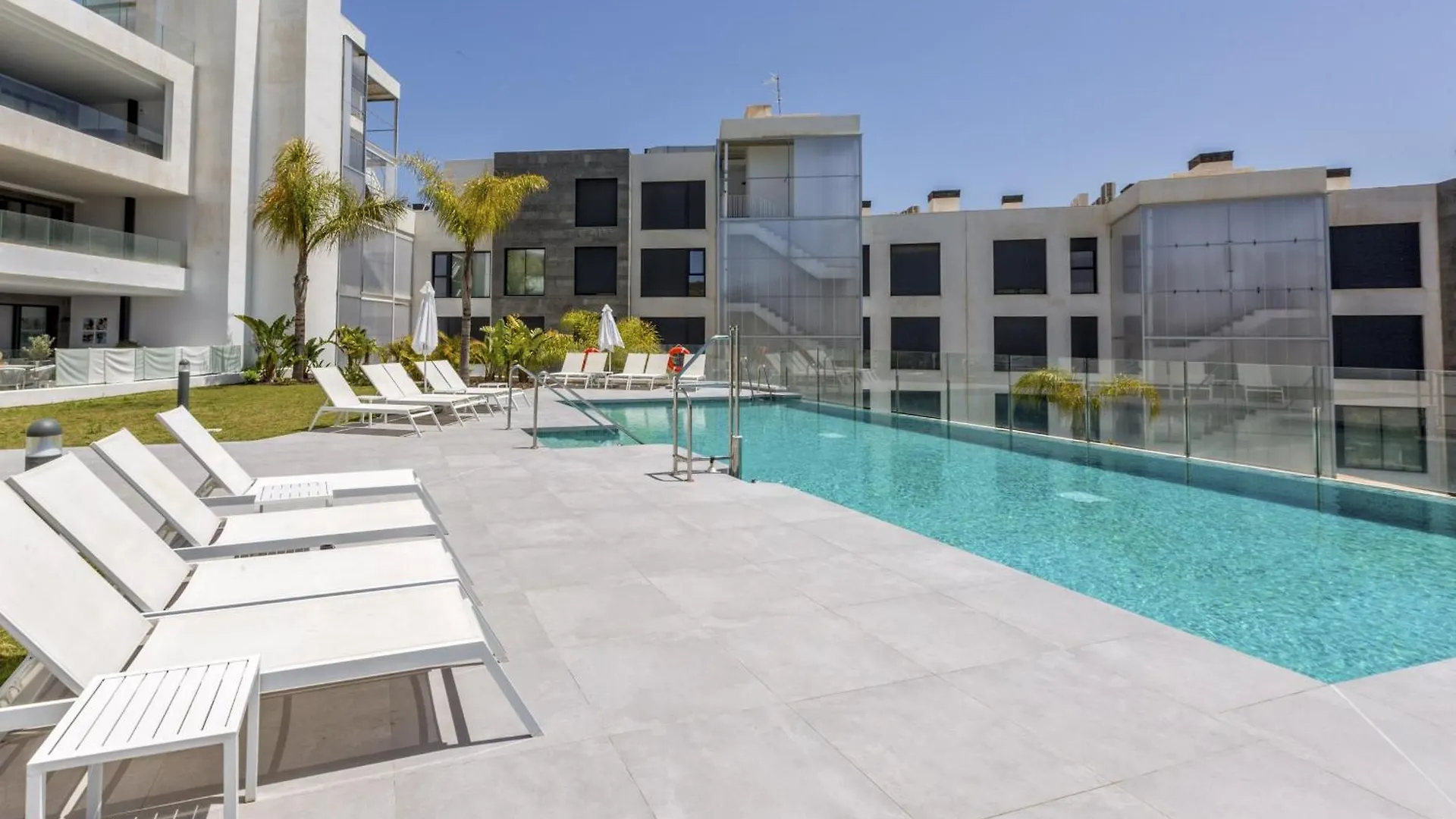 Vivi Homes - Luca Pool, Gym, Spa & Sea View Fuengirola